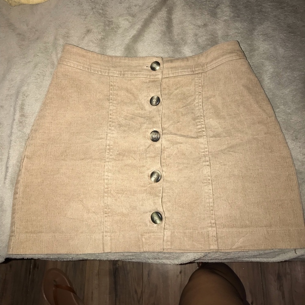 Brown skirt! Very cute and easily style